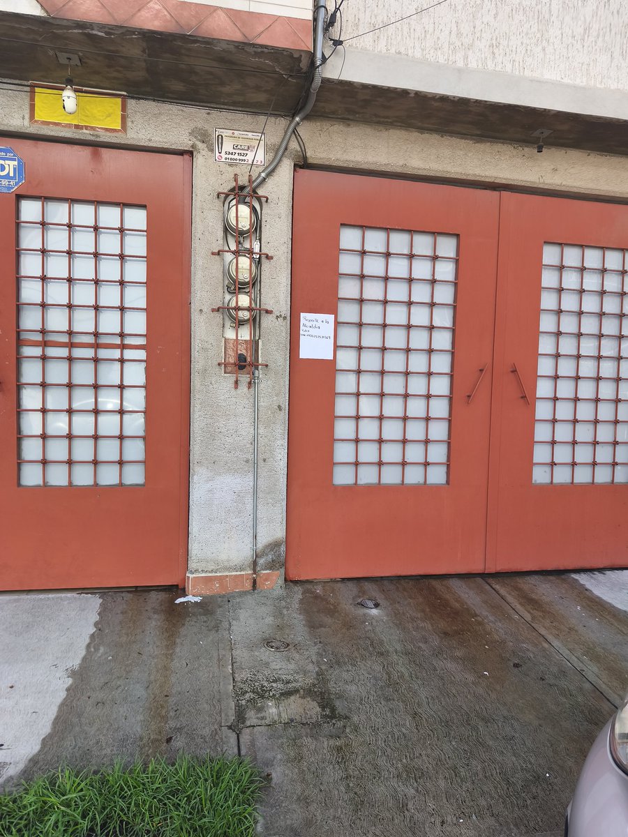 AnyEspnz's tweet photo. Buenos dias, lleva días está fuga de agua y la propietaria ya reporto pero no se dan a la tarea de venir a reparar,  es agua potable, urge.
Calle potrero del llano  casi esquina eje 3, Petrolera, Azcapotzalco.
@AzcapotzalcoMx @ClaraBrugadaM 
@direcuin @SACMEX_DENUNCIA @SEGIAGUA https://t.co/k3GPfBjMMd