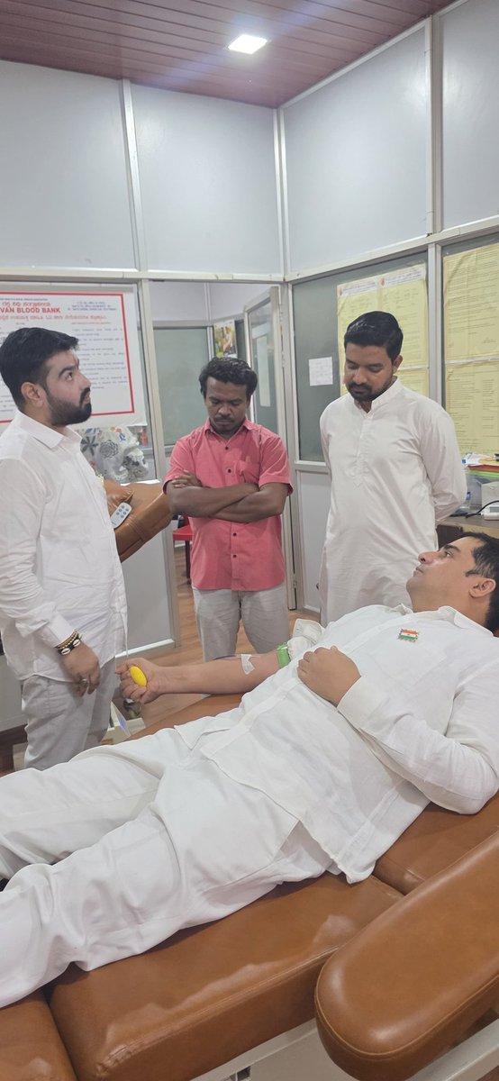 Wahaj_Baba's tweet photo. "On the occasion of 15th August, celebrated Independence Day by giving the gift of life — donating blood to a Needy patient.. Because true Patriotism is serving humanity. 🇮🇳 https://t.co/clMv6Fc0OX