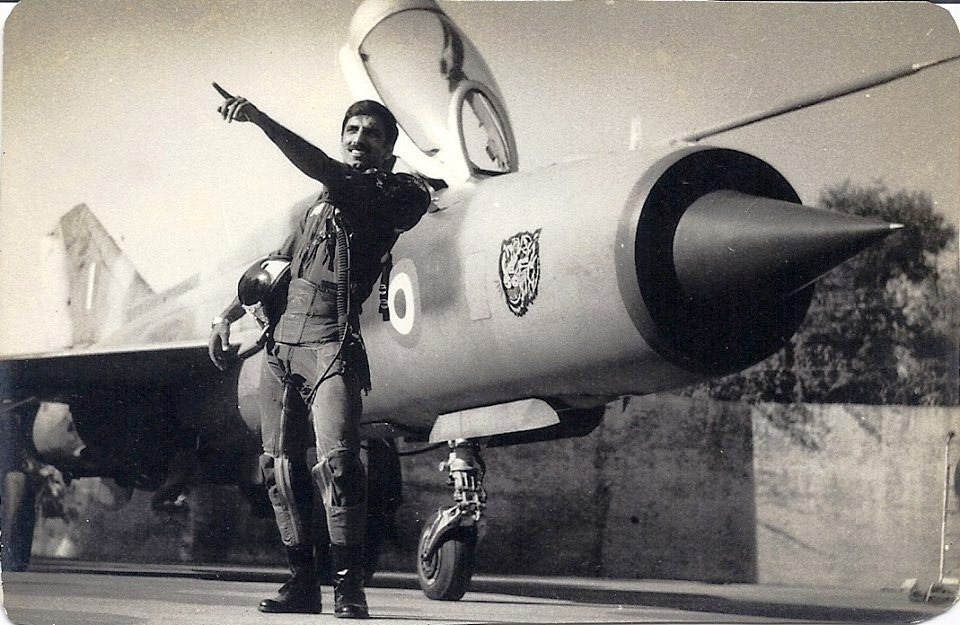 AnchitGupta9's tweet photo. #MiG21 Daily Pic: D minus 42
Flt Lt Sud, No. 1 Sqn “The Tigers.”
Tiger on the nose, fire in the heart, and the next mission already in sight.
📷 Air Mshl Vikram Singh
#MiG21India #IAFHistory https://t.co/NHAKgzcFQb