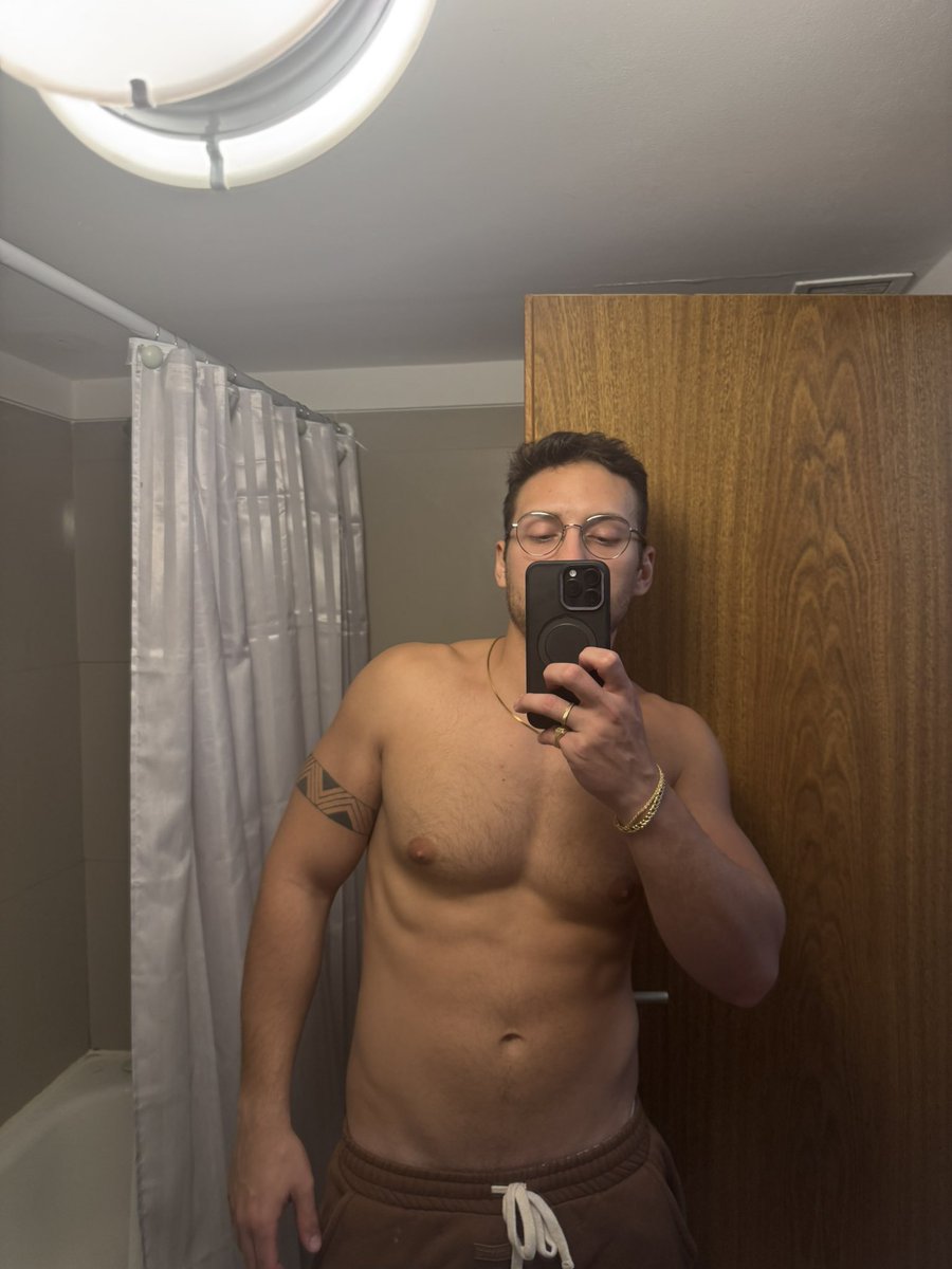 2 meses sem treinar e contando (engordando)/// alguém me cura dessa sinusite @Deus