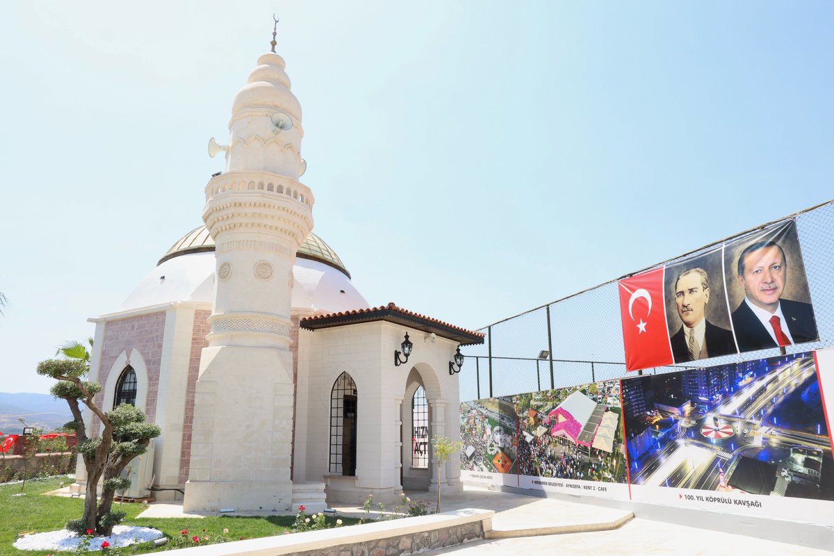 Açılışını gerçekleştirdiğimiz Ahmet Kahraman Camii’mizin Haykıran’lı, Belen’li ve Çukurköy’lü hemşehrilerim başta olmak üzere tüm Menemenimize hayırlı ve uğurlu olmasını diliyorum.

Rabbim bu camiden ezanı eksik etmesin, cemaatini bol kılsın.