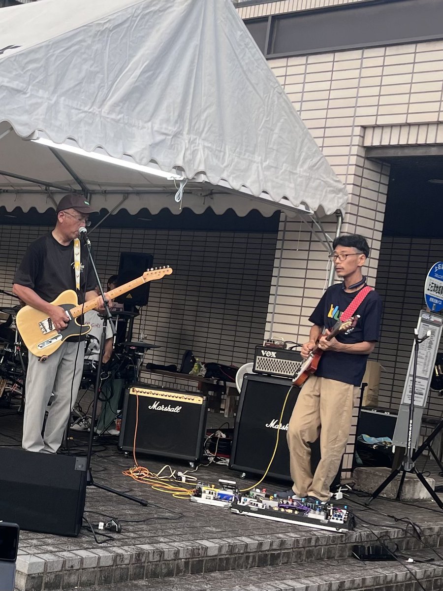 happytimeZakka's tweet photo. 昨日は私の地元の盆踊り大会でした笑😆
私たちは2、3曲お手伝いさせてもらいました🥰

写真は斉藤和義の曲を演奏する西田君です笑

久しぶりのリッケンバッカー！

楽しく演奏できて良かったです😆

#ベジタブレッツ
#vegetablets
#岐阜県大垣市上石津町多良
#盆踊り大会 https://t.co/i2zwNCY50F