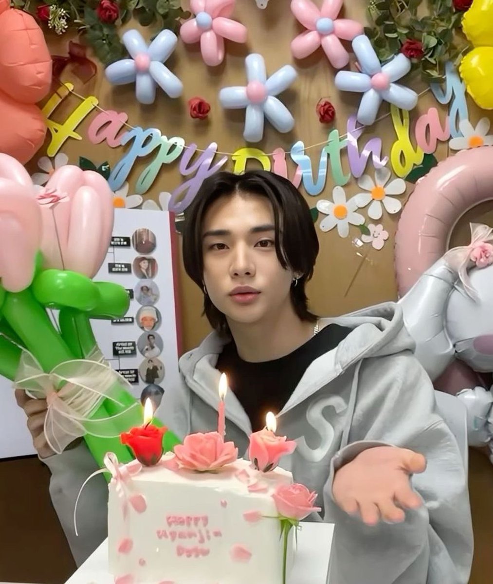 Jimlixcrumbs's tweet photo. It’s @samfxox birthday!!!🥰🥰to one of my good friends I hope you have the best day!! I loved seeing you at the concert and I love you so so much https://t.co/dSBKWd7Pnf