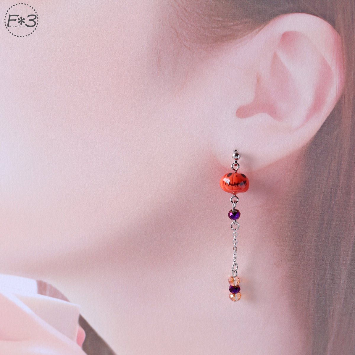 kirin_f_r's tweet photo. 【お化けカボチャのピアス/イヤリング】
アシンメトリーデザインのお化けカボチャが賑やかで可愛いピアス/イヤリングです。
ハロウィンにぴったりな作品です🎃
#ハンドメイド #ハンドメイドアクセサリー #樹脂粘土 #Freedom3 https://t.co/lPnWneEH2Q