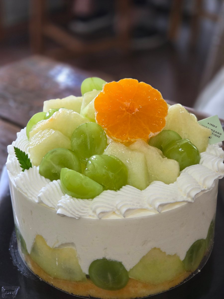 오늘 영시축제 구경...은 아니고 스쳐가고 성심당 가서 멜론 케이크 샀는데 본점 앞에 이런걸 전시 했길래 구경하고 왕관식당에서 육회비빔밥도 먹음 맛있었당