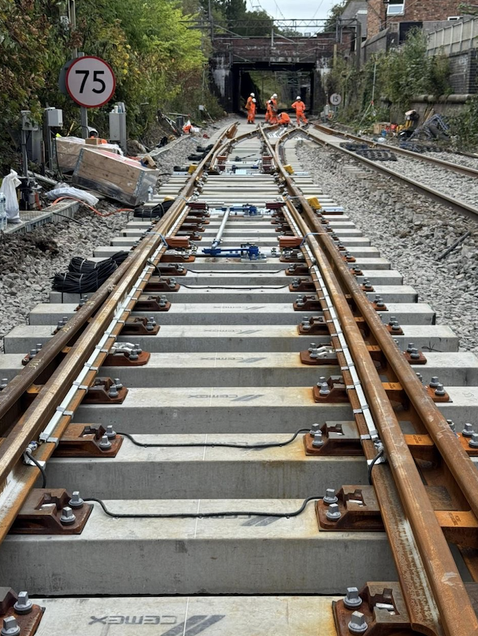 🚧 Some cracking shots of the Macclesfield 16-Day Blockade - Crewe CRSA - reducing ballast dust, working on line, laying fresh tracks, can't be beat!  #QArmy

#QuattroPlant #rail #RailRenewal #Macclesfield #Teamwork #Infrastructure #CRSA #SwitchesAndCrossings #RailEngineering