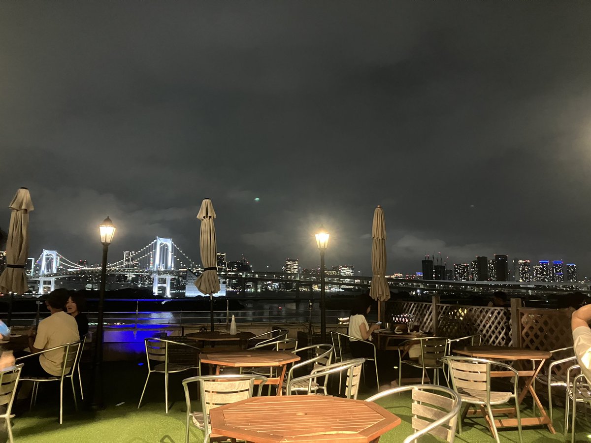 たまには普通の夫婦らしく、卓球以外のお出かけ。

レインボーブリッジを見ながら夕飯なんてリッチな気分。
これで俺達も、港区男子・港区女子への1歩を歩いたゼ☆彡

#ぼくのなつやすみ
#エセ港区男子と繋がりたい