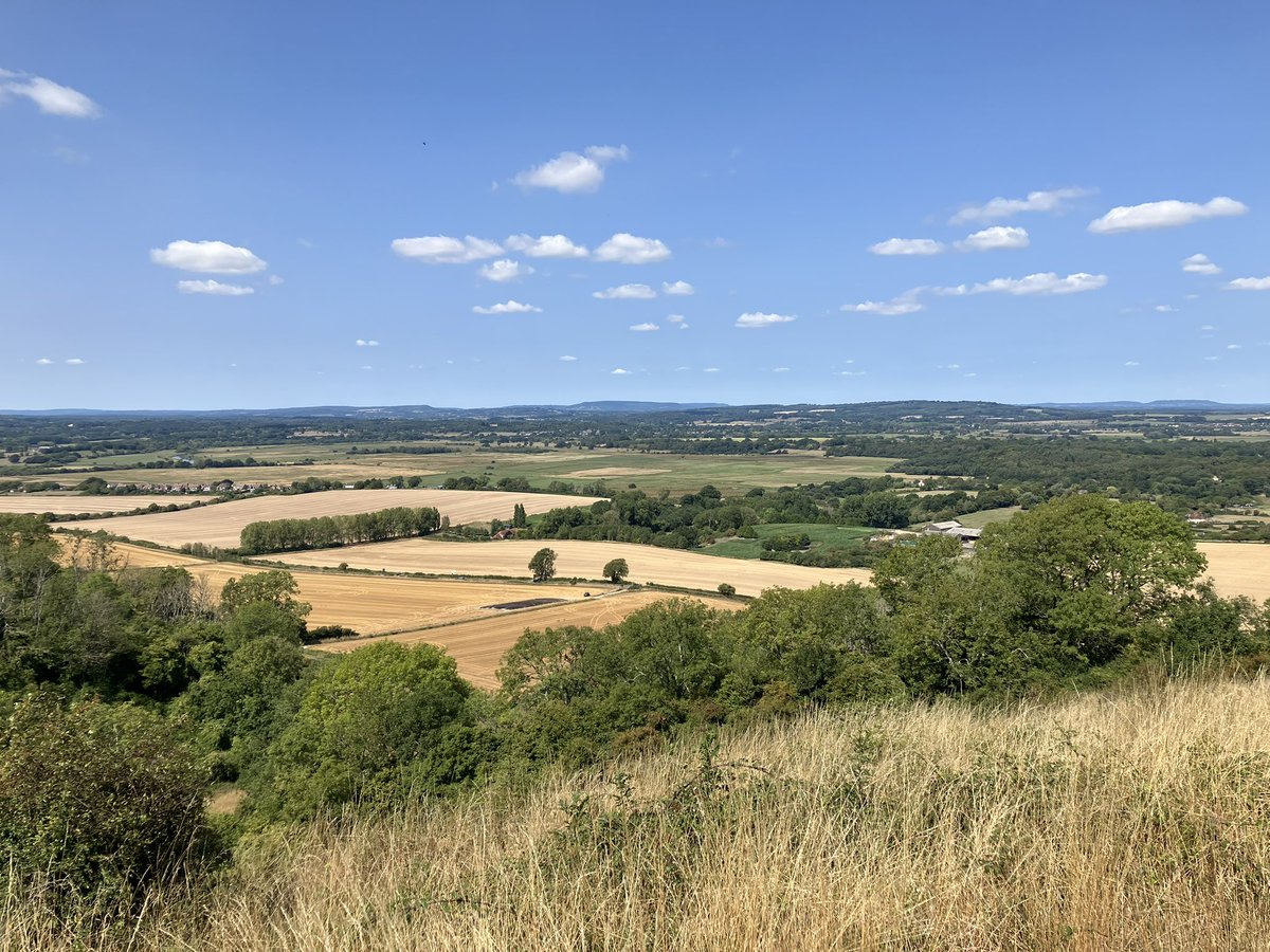 MREATLO's tweet photo. Picture postcard view of #AmberleyBrooks and the #Arun valley from the #SouthDowns.

Perfect day for updating farmers, landowners and residents on the varied work the @EnvAgency does and is planning to do in this most beautiful part of the country.

@EnvAgencySE 
@sdnpa https://t.co/e1FlooXWJn