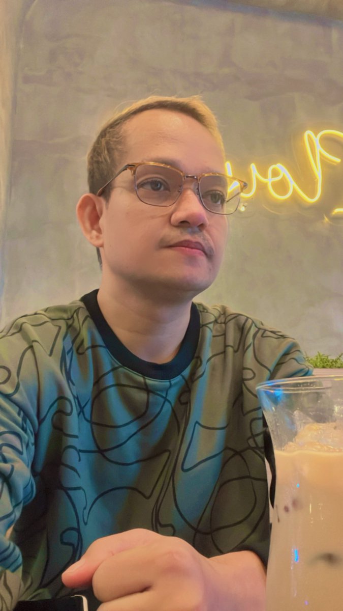 karlangel_rocks's tweet image. Friday payday. Pero lumipad lang sweldo mo sa bayarin.
#HelloWeekend