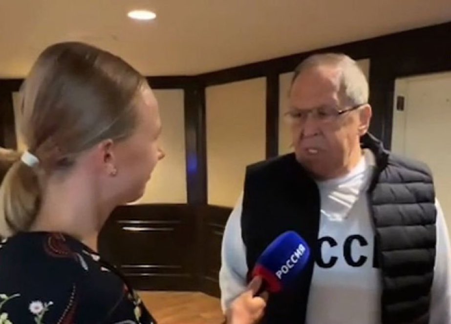 Представьте Мерца в футболке со свастикой. Или Мелони с принтом Муссолини. Нет? А русские гондоны с удовольствием демонстрируют, что они фашисты.

Кровавый конченый уебок Лавров, по которому плачет веревка с мылом.