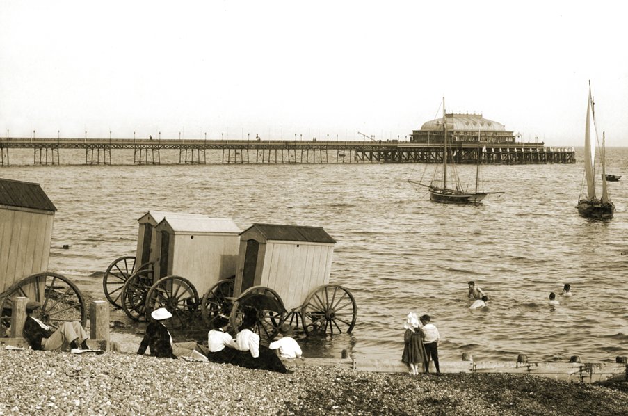 WSCCLibraries's tweet image. All #WestSussex libraries will be closed this Bank Holiday Monday 25 August. Don’t forget, you can still access our eLibrary 24/7.
Whatever you’re reading and wherever you read it, we hope you have a wonderful day!