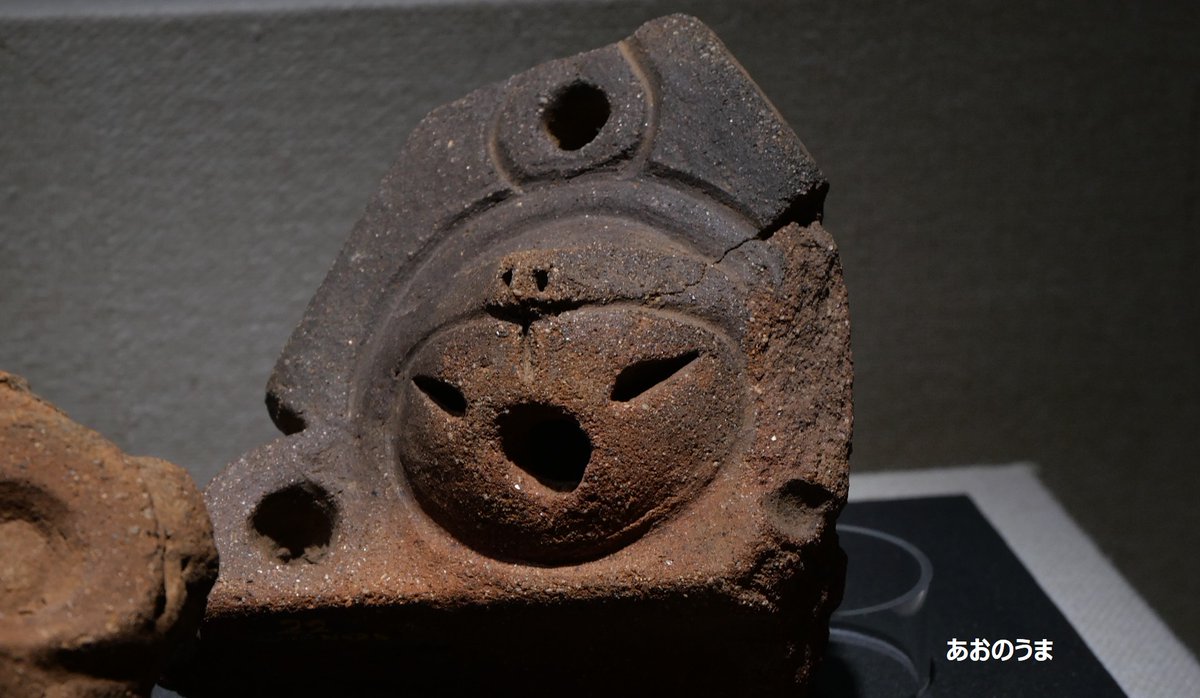 とても楽しそうな土偶様（把手）。企画展 縄文人の住まい方　釈迦堂遺跡博物館様から。こっちも元気をいただけます！ 　　 今にも動きだしそう・・・