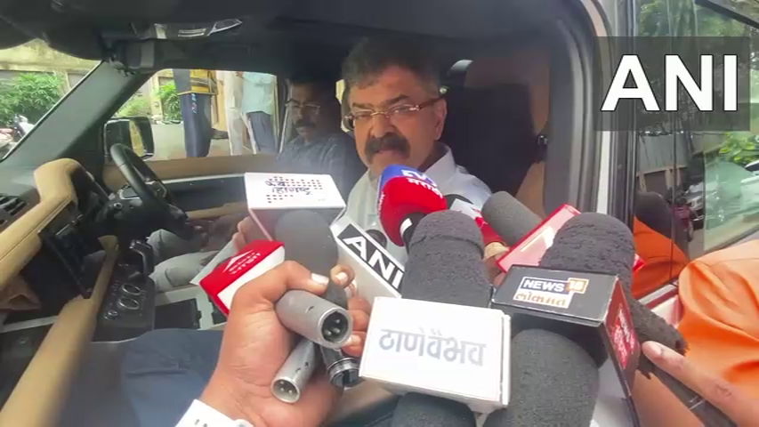 ANI's tweet photo. Thane, Maharashtra | On KDMC order banning the sale of meat on Independence Day, NCP-SCP leader Jitendra Awhad says, "... We have got freedom, so let us live in freedom... The President of North Korea has allowed only eight types of haircuts for the people there. Such a dictatorship has started in India too..."