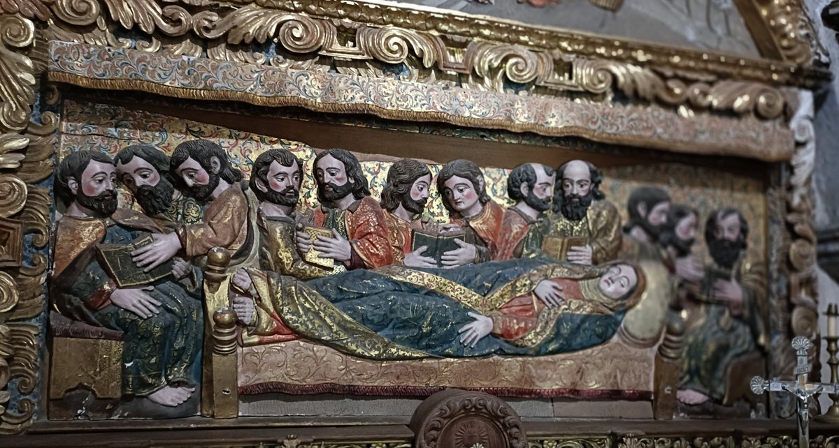 La Dormición de María.

En el camarín de la Virgen, Santuario As Ermidas. O Bolo. Ourense