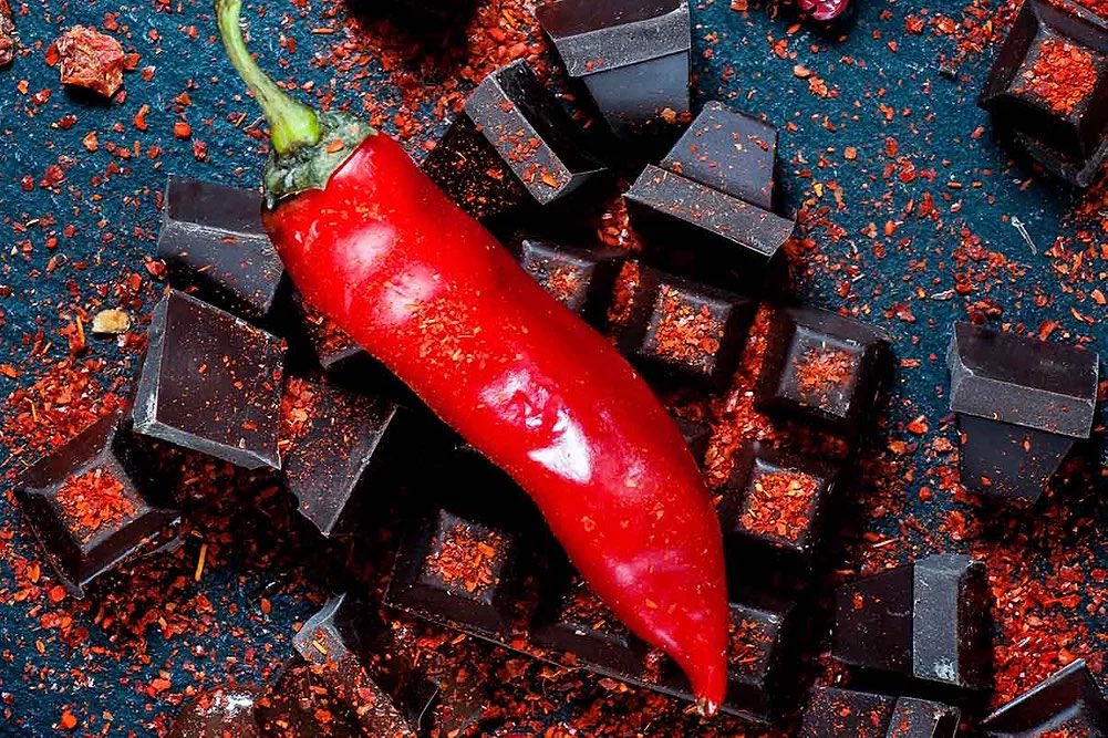 adamy100's tweet photo. مبروك المولود👶🏻🥳

تزوجت الفتاة sweet من الشاب spicy و أنجبا ابنهما
🔻
Swicy
سوايسي

مفردة swicy هي تزاوج بين

sweet=حلو 🍫
spicy =حار 🌶️

تُستخدم مؤخرًا لوصف النكهات التي تجمع بين الحلاوة ولذعة الفلفل والتوابل في بعض الأطعمة أو الصلصات الآسيوية

ما رأيكم بترجمتها حُلحَار/حلّار🔥 https://t.co/k32xUrVmlq