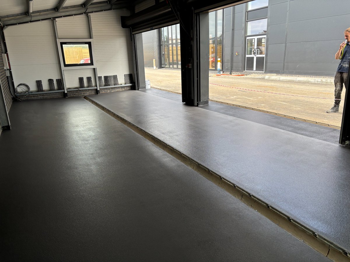 ResintekServ's tweet image. ☀🌊 Summer vibes + industrial precision = 🔥 results.
Brighton’s decks are getting a Flowcrete Deckshield ID &amp;amp; ED makeover in vibrant colours built to last. Durability never looked this good. @flowcrete  #Brighton #Deckshield #Flowcrete #TeamResintek