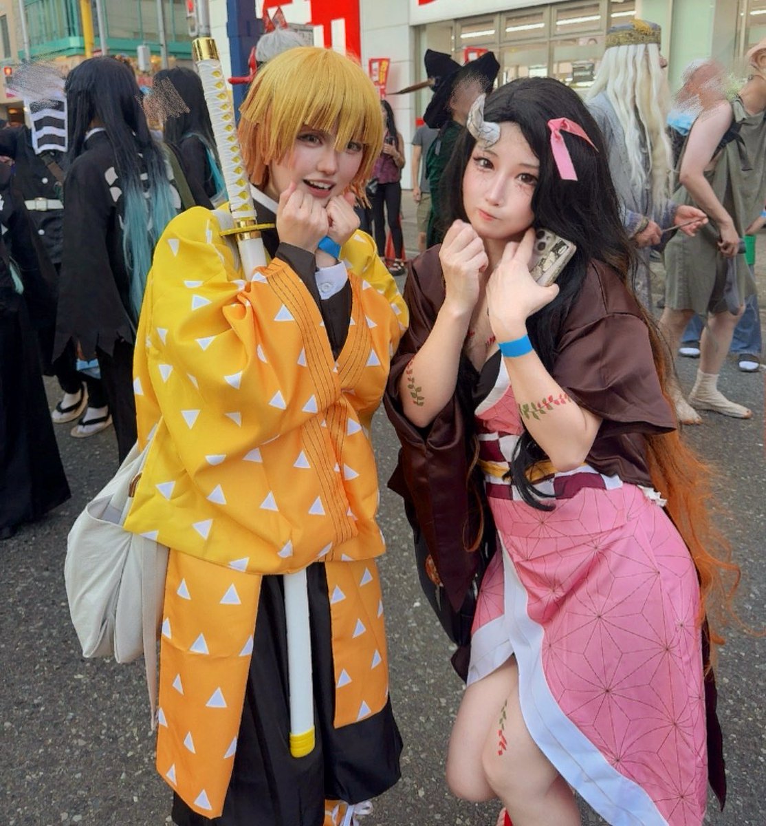コスサミ2日目の大須パレードで出会った
かまぼこ隊のみんな(*⁰▿⁰*)‼︎
炭治郎と伊之助、禰豆子ちゃんにも会えて幸せ💕

🎴<a href="/cos_akane_/">akane</a> 
🐗<a href="/sevens_BLUE_key/">野城タクヤ@C106両日参加</a> 
🎋<a href="/uniko0905/">うにこ</a> 
※投稿許可済み

#コスサミ #コスサミ2025 
#鬼滅の刃 #かまぼこ隊