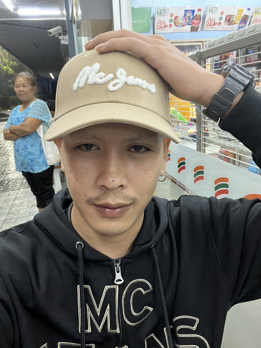 ตกมาหนักหนักจะได้นอนอยู่หน้าเซเว่นนี่แหละ ! #กำแพงเพชร #ฝนตกแรงเกินนน 🥶