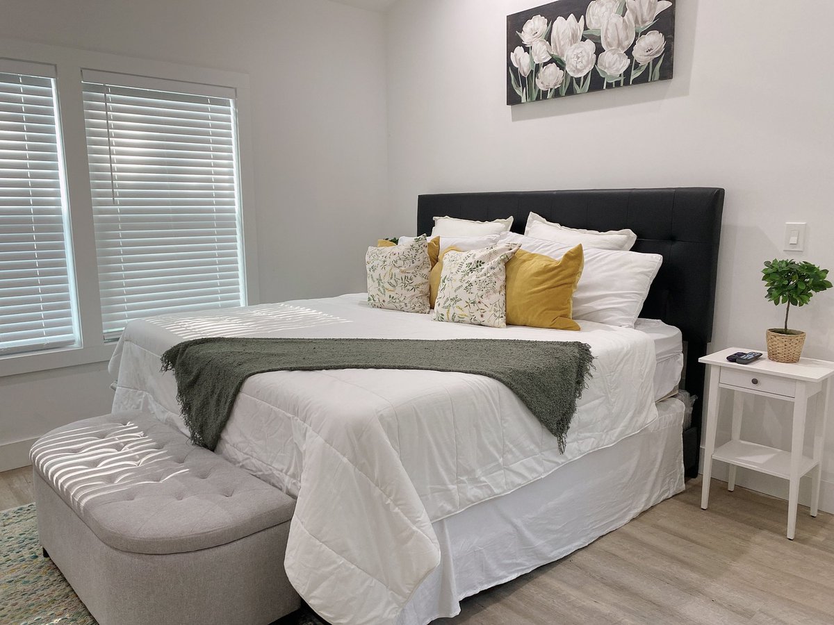 SonyaJonesGroup's tweet photo. 🔥 LIVE CLOSE TO THE ACTION – ONLY 2 BLOCKS FROM THE STADIUM! 🔥
🏡 OPEN HOUSE TODAY | 3:00–5:00 PM or schedule a private showing! 

Step inside this awesome newer 4BR / 3BA home – fully furnished, loaded with amenities, and ready for YOU! Call 678.755.6590
✨ Utilities included! https://t.co/amEZr7EZR6