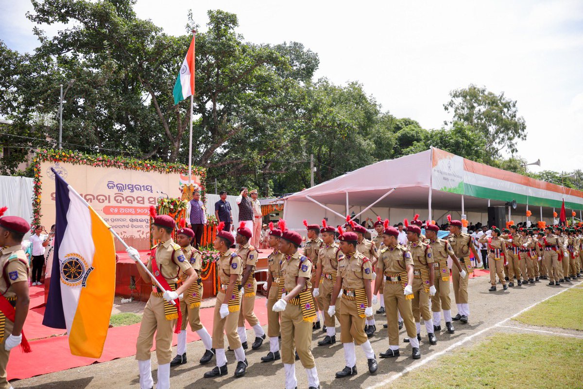 “Independence Day 2025 celebrated in Sambalpur with patriotic fervour. Hon’ble Revenue Minister graced the occasion as Chief Guest &amp; unfurled the National Flag. Cultural performances &amp; felicitation of achievers marked the celebrations. 🇮🇳 #IndependenceDay2025 #Sambalpur”
