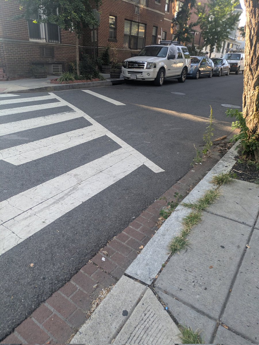 Hiatt Place NW at Park Road NW truck parked illegally <a href="/311DCgov/">DC311</a>