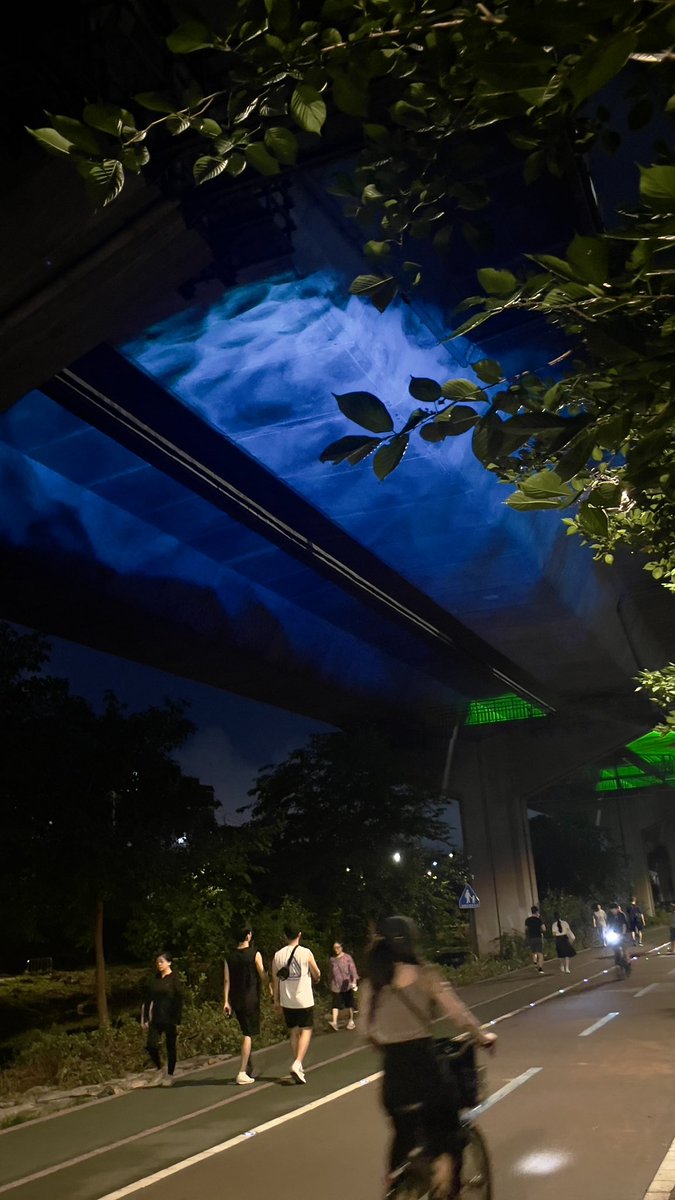 내부순환로 밑 부분에 조명 비치는 거 환상이네. 😃👍