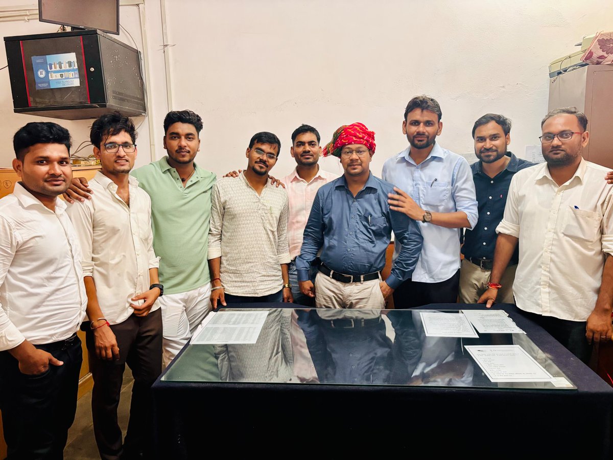 श्री विपिन जी (पूर्व BCI) को बामनवास ब्लॉक में प्रोग्रामर पद पर कार्यग्रहण करने पर बामनवास ब्लॉक के सभी BCI साथियों ने मिलकर  बधाई दी 🙏🏻🙏🏻
विपिन जी को हार्दिक बधाई और शुभकामनाएं 🙏🇮🇳