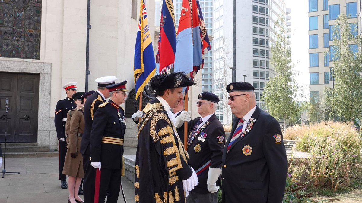 BrumLordMayor's tweet photo. Today, I had the honour of leading the #VJDay80 service at the Hall of Memory following a flag raising ceremony in Victoria Square and procession from the Council House. 
Thank you to all who joined us.
May we always remember.  
#LestWeForget https://t.co/C1rugG211k