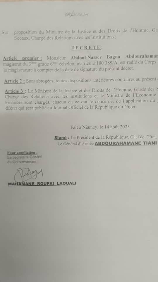 Un proverbe bamanan enseigne que l’on ne voit jamais les oreilles de l’âne qui vous renverse.
Au Niger, le chef de l’État, le Garde des Sceaux et le ministre de l’Intérieur semblent décidés à hâter eux-mêmes la chute du régime autoritaire et putschiste qu’ils imposent contre la