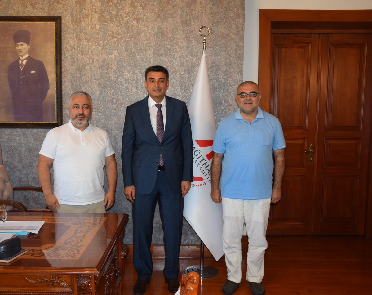 Kağıthane AK Parti Eski İlçe Başkanı Serkan CANTÜRK, Manisa Vakfı Başkan Vekili Önder GÜZELARSLAN ve Ankara Medipol Üniversitesi Öğretim Görevlisi Yılmaz AVCI, Kaymakamımız Yüksel KARA'ya yeni görevinde başarı dileklerini ileterek hayırlı olsun ziyaretinde bulundular.