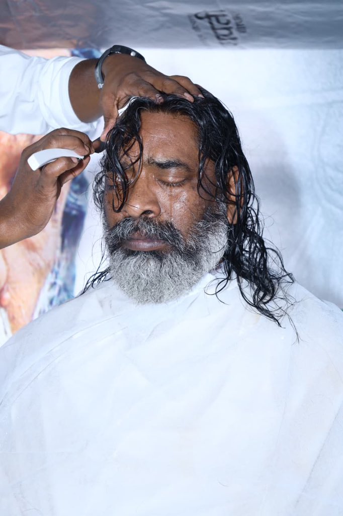 JharkhandCMO's tweet photo. दशकर्म
यह सिर्फ परंपरा और पुरखों द्वारा सिखाए गए संस्कार नहीं, पिता की आत्मा की शांति के लिए किया गया कार्य है, पिता के प्रति अगाध सम्मान का प्रतीक है…
जब पिता को खोने का दर्द होता है तो स्वतः बहते हैं, आँखों से आँसू https://t.co/2tPybVldzE