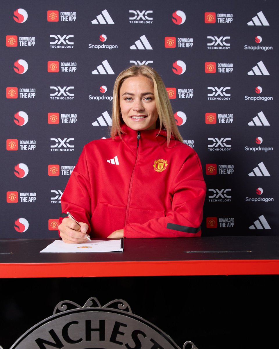 🗣️Fridolina Rolfö talking about why she chose Manchester United:

“I think what pulled me into signing for a club like United, was finally being able to use a proper gym.

Keira [Walsh] also told me about the great markets in Manchester during the Euros”

👀👀