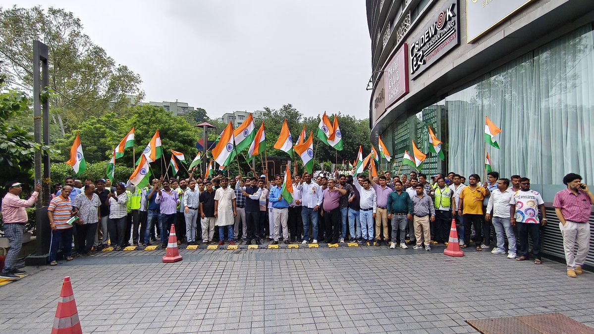 Swachh Survekshan MCD (@sbm_mcd) on Twitter photo MCD South Zone organised an Independence Day celebration with Bike tiranga rally led by DC South Zone, starting from Zonal office covering 5 kms of stretch with 400 participants.
#DelhiKoKoodeSeAzadi
<a href="/SwachhBharatGov/">Swachh Bharat Urban</a>
<a href="/CMODelhi/">CMO Delhi</a>
<a href="/LtGovDelhi/">LG Delhi</a>
<a href="/RajaiqbalSingh3/">Raja Iqbal Singh</a>
<a href="/AshwaniKumar_92/">Ashwani Kumar</a> MCD South Zone organised an Independence Day celebration with Bike tiranga rally led by DC South Zone, starting from Zonal office covering 5 kms of stretch with 400 participants.
#DelhiKoKoodeSeAzadi
<a href="/SwachhBharatGov/">Swachh Bharat Urban</a>
<a href="/CMODelhi/">CMO Delhi</a>
<a href="/LtGovDelhi/">LG Delhi</a>
<a href="/RajaiqbalSingh3/">Raja Iqbal Singh</a>
<a href="/AshwaniKumar_92/">Ashwani Kumar</a>