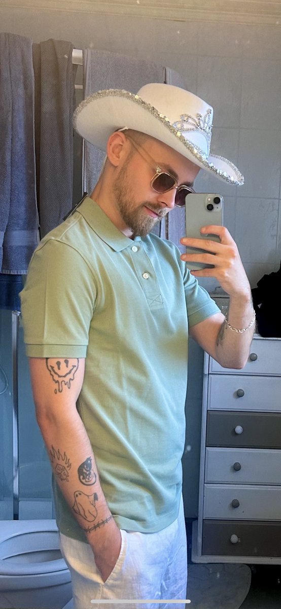 Az666ur's tweet image. It’s Fridaaaay again then Saturday, Sunday, what?