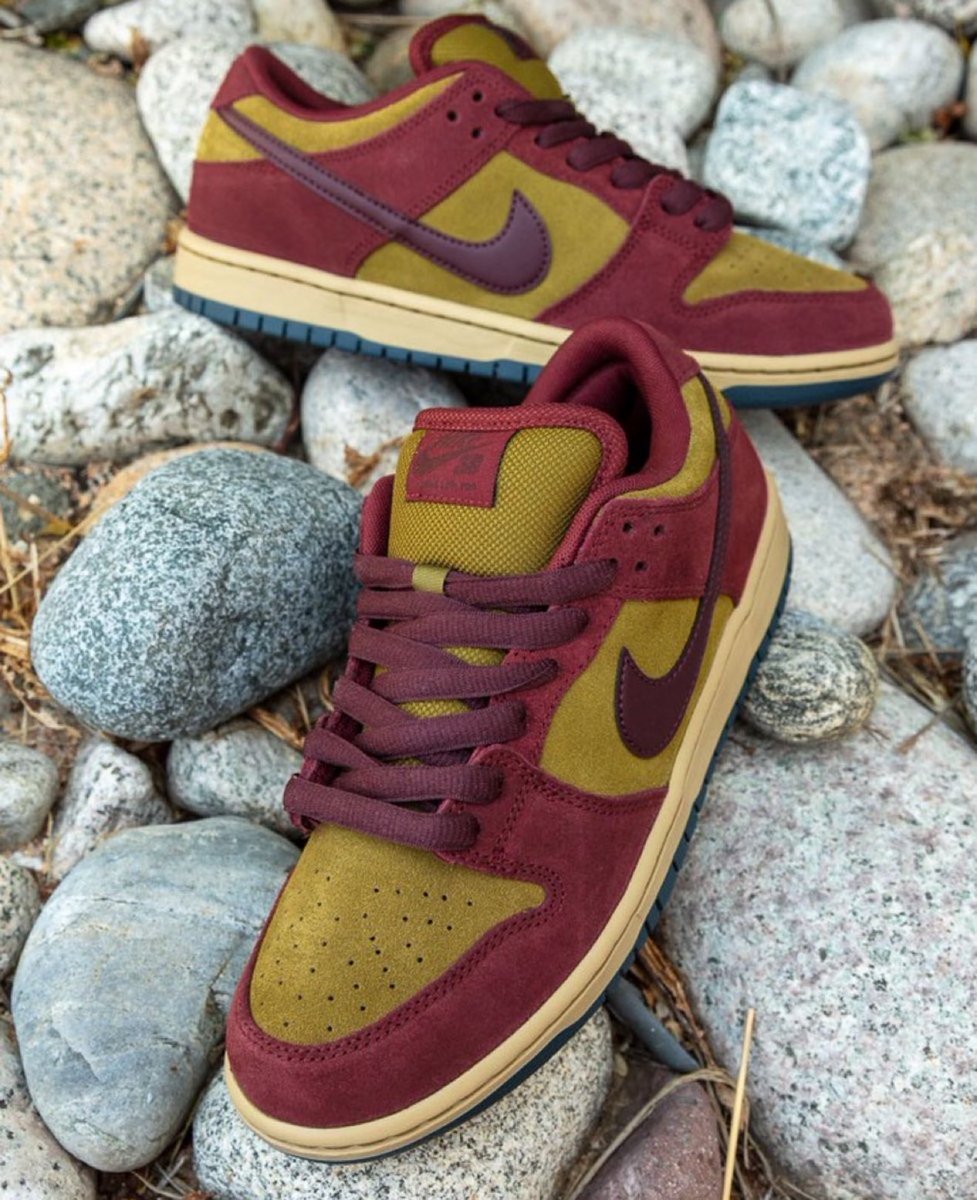 SNKR_TWITR tweet media