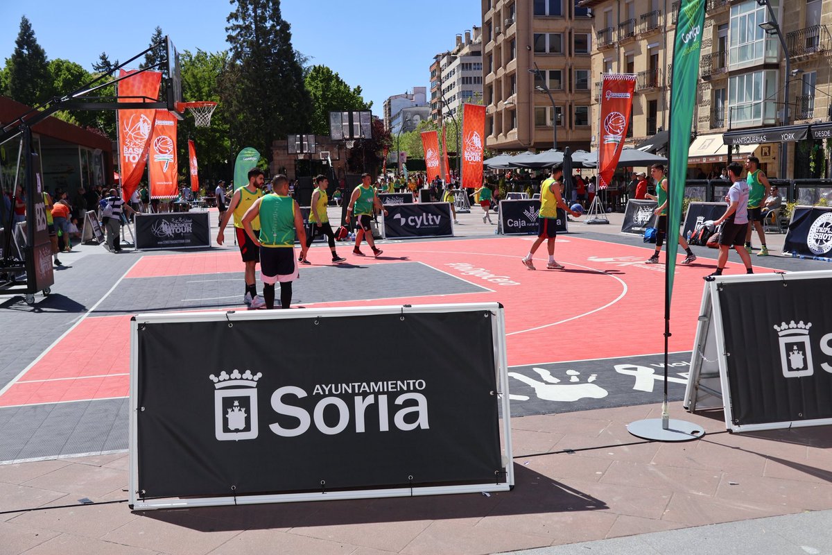💪Gracias al <a href="/Ayto_Soria/">Ayuntamiento de Soria</a> por su colaboración y apoyo en la organización de la sede celebrada el pasado 24 de mayo en la Plaza Mariano Granados

⛹️Su compromiso con el deporte hizo posible llevar el baloncesto a las calles de la ciudad🚀

#3x3SBT2025 #3x3SBTSoria