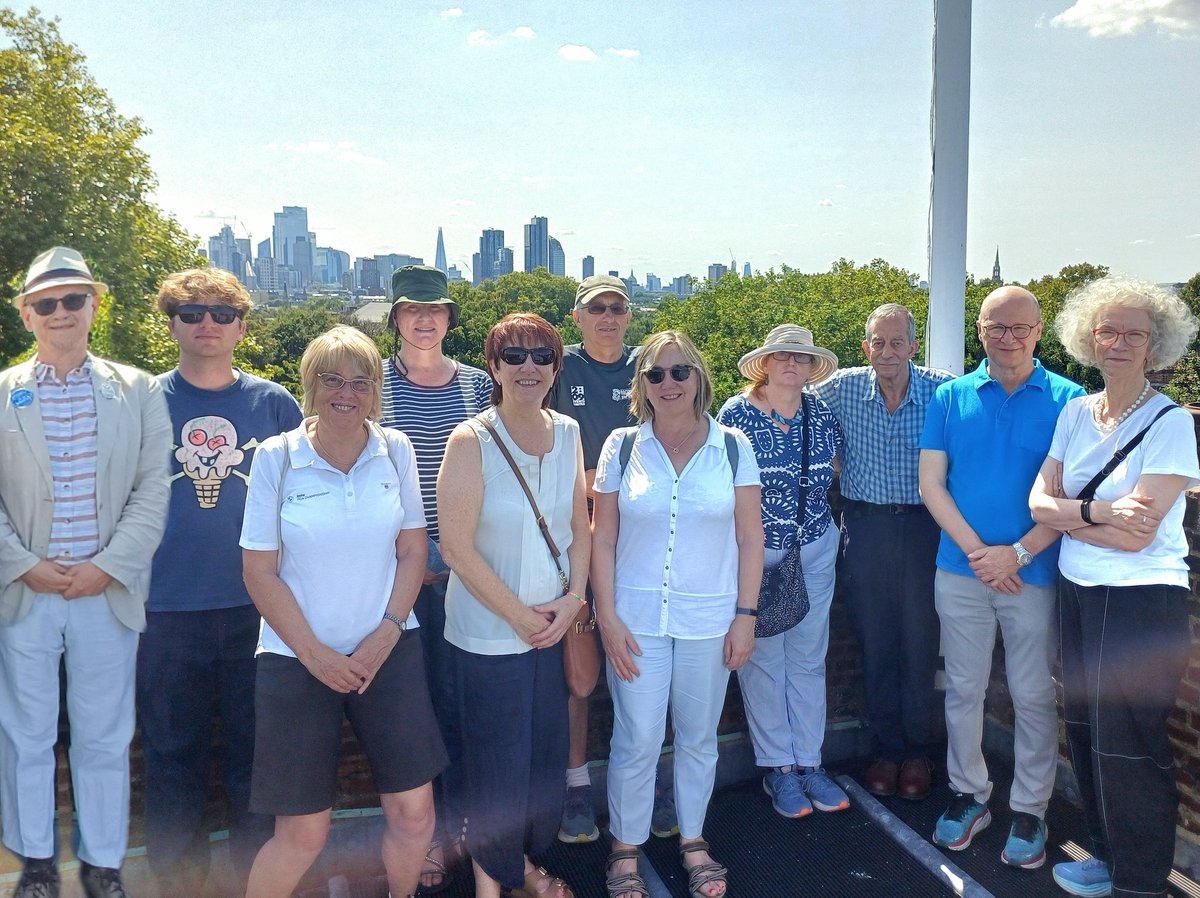 A great day for the panoramic views from Canonbury Tower on today's tour for <a href="/IslingtonWalks/">Islington Walks</a>. My next tour, tomorrow Sat 16 Aug 10.30am, is a walk around Hidden City Spaces in the City of London (in the background in this photo).
Details: LondonOnTheGround.com
<a href="/colguides/">CoL Guides 🇺🇦</a>