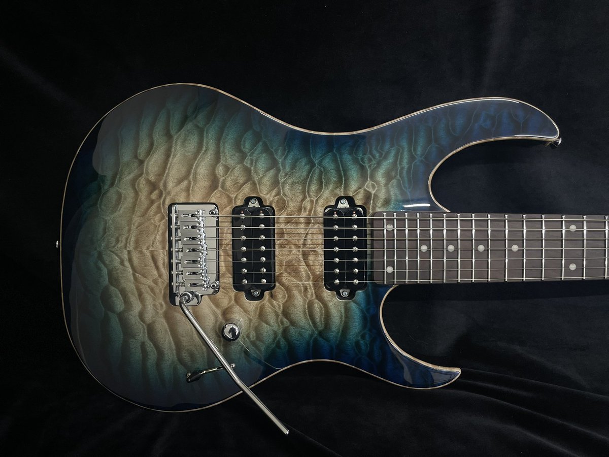 asterguitars's tweet photo. Virgo II 7
@takuxx04 さんのカスタムオーダー

最上級のキルトメイプルに青のバーストが映える7弦モデル。 https://t.co/HhpYdWS3ys