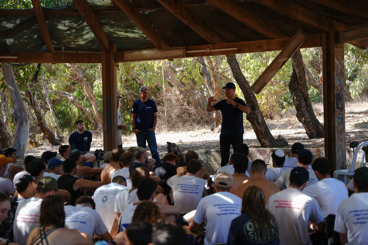 לפני שנים הייתי חניך של יובל עילם בהכנה לצה״ל. התאמנתי לצבא בבית באלקנה. עליות עם שקי חול על הגב. פה ושם נסיעות לים לטפס על דיונות ואז נפצעתי. בכיתה יב רגע לפני הגיוס, הגעתי אליו, השתקמתי והתאמנתי עד הגיוס. 

הרבה שנים אחרי. יובל ביקש שאגיע ואדבר עם המתאמנים בחוף הים.
זה היה