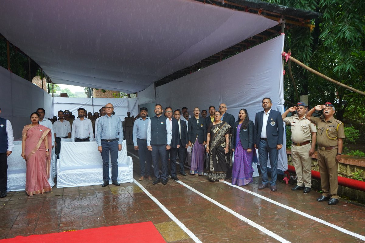 🇮🇳 CGST Thane Commissionrate celebrated 79th Independence Day.
Hon’ble Commissioner Sh .Akhilesh Pandey Sir hoisted the Tricolour, felicitated ,trade, officers &amp; staff with appreciation certificates. @cbic <a href="/cgstmumbaizone/">CGST Mumbai Zone</a>
<a href="/FinMinIndia/">Ministry of Finance</a>