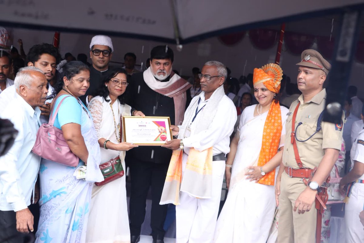 LogicGateio's tweet image. ‘अंगदान – जीवन संजीवनी’ अभियान अंतर्गत अवयवदान पंधरवडा राबविण्यात येत आहे. या अभियानाच्या अनुषंगाने, उद्योग मंत्री तथा रत्नागिरी जिल्ह्याचे पालकमंत्री मा. उदय सामंत यांच्या हस्ते अवयवदान दात्यांचा सत्कार करण्यात आला.

#IndependenceDay2025 #OrganDonation #Donor #Felicitation