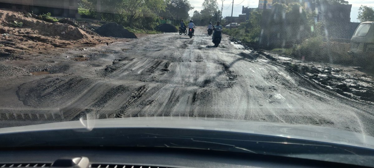 ahmedapur's tweet photo. मुख्यमंत्री जी आपके जिले के बगीचा से बतौली के बीच सड़क की हालत बहोत बुरी है  #NH43
 @vishnudsai @ChhattisgarhCMO @DPRChhattisgarh @JashpurDist @JashpurN @nitin_gadkari https://t.co/ES6xQTDHiv
