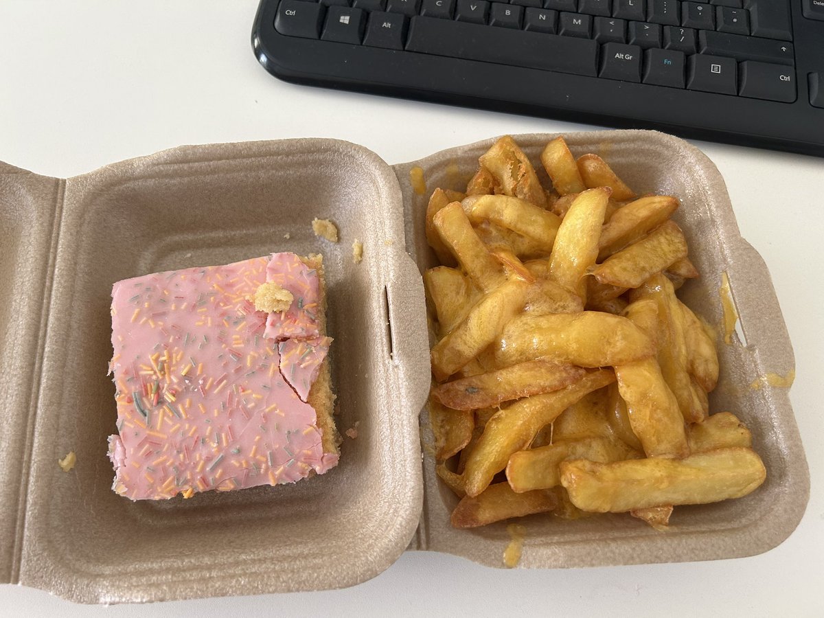 JoanneYougson's tweet photo. Nothing says Sunderland like cheesy chips and Pink School dinner cake from City Tea Rooms in town 😋
#Healthyoption https://t.co/Cn1cxRzXnU