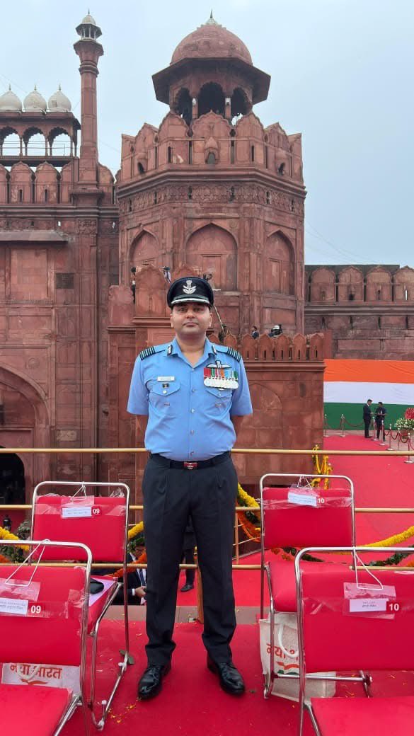 ऑपरेशन सिंदूर में अद्वितीय साहस, पराक्रम और वीरता का परिचय देते हुए आतंकियों के ठिकानों एवं पाकिस्तानी सैन्य अड्डों को ध्वस्त कर भारत की विजय पताका फहराने वाले देवभूमि उत्तराखंड के वीर सपूत, देहरादून निवासी ग्रुप कैप्टन कुणाल कालरा जी को ‘वीर चक्र’ से सम्मानित किए जाने पर हम गर्व