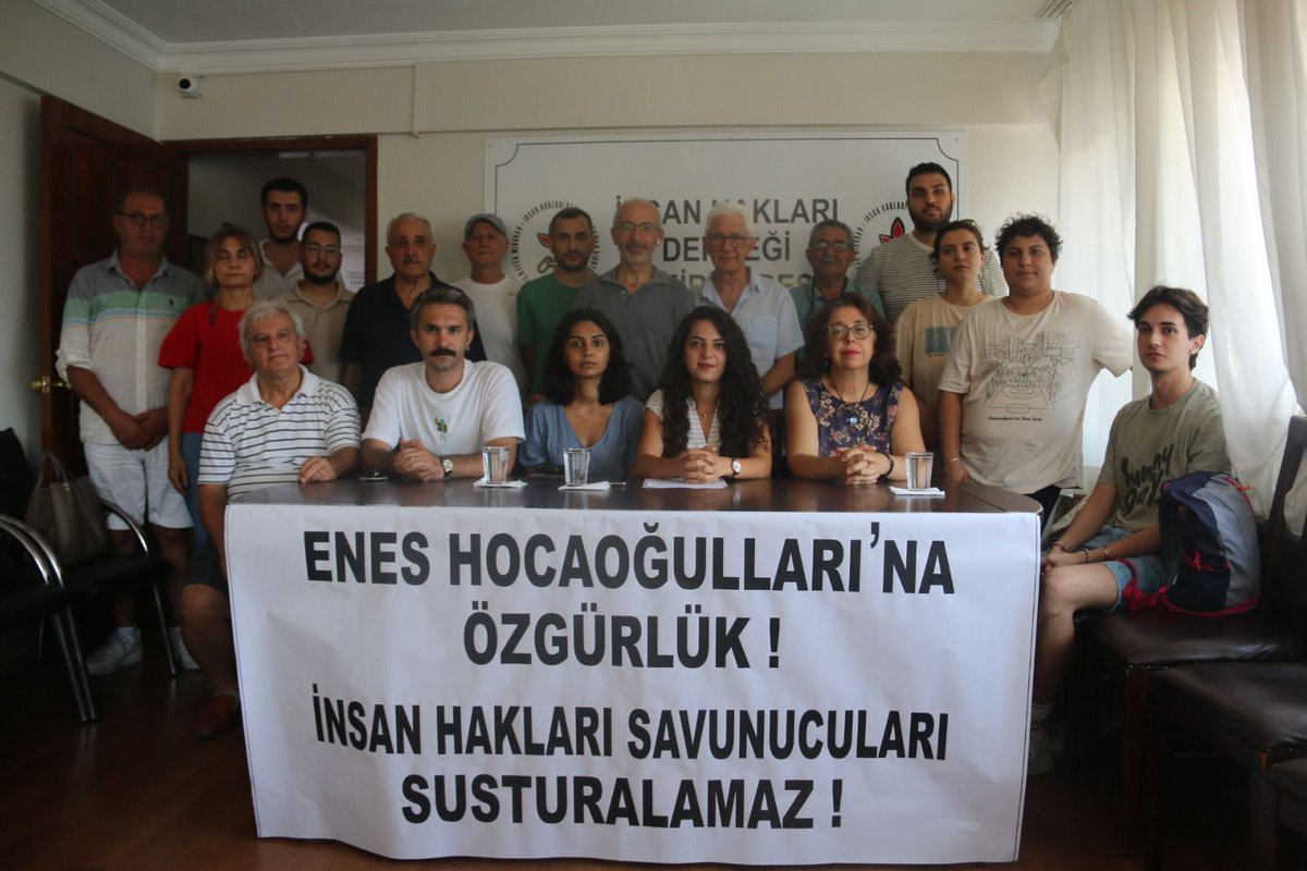 İzmir’de Enes Hocaoğulları için basın açıklaması: “Derhal serbest bırakılsın” 

kaosgl1.org/haber/izmir-de…