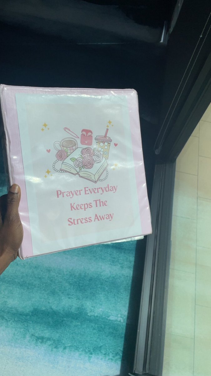 MaeMaeBailey1's tweet photo. Made my own PRAYER BINDER &amp; it’s work, pray, slay the rest of 2025 for me 💞🫶🏾🙏🏽.

For prayer prints click link bio https://t.co/ij5fE8kbGo