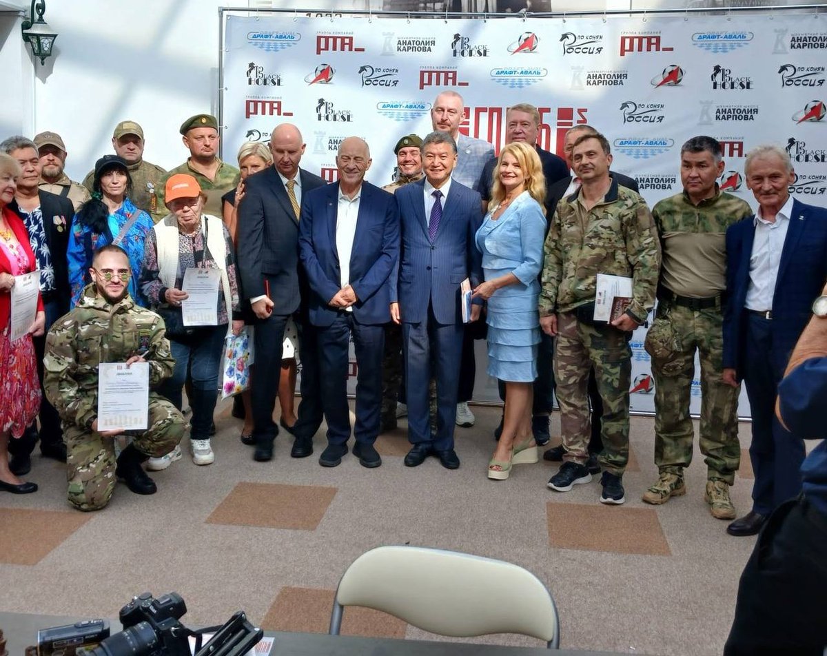 Peter Heine Nielsen (@phchess) on Twitter photo Former <a href="/FIDE_chess/">International Chess Federation</a>
President Kirsan Ilyumzhinov posing with Russian "special military operations" soldiers.
A statement by FIDE would be reasonable.
kirsan.today/novosti/item/5… Former <a href="/FIDE_chess/">International Chess Federation</a>
President Kirsan Ilyumzhinov posing with Russian "special military operations" soldiers.
A statement by FIDE would be reasonable.
kirsan.today/novosti/item/5…