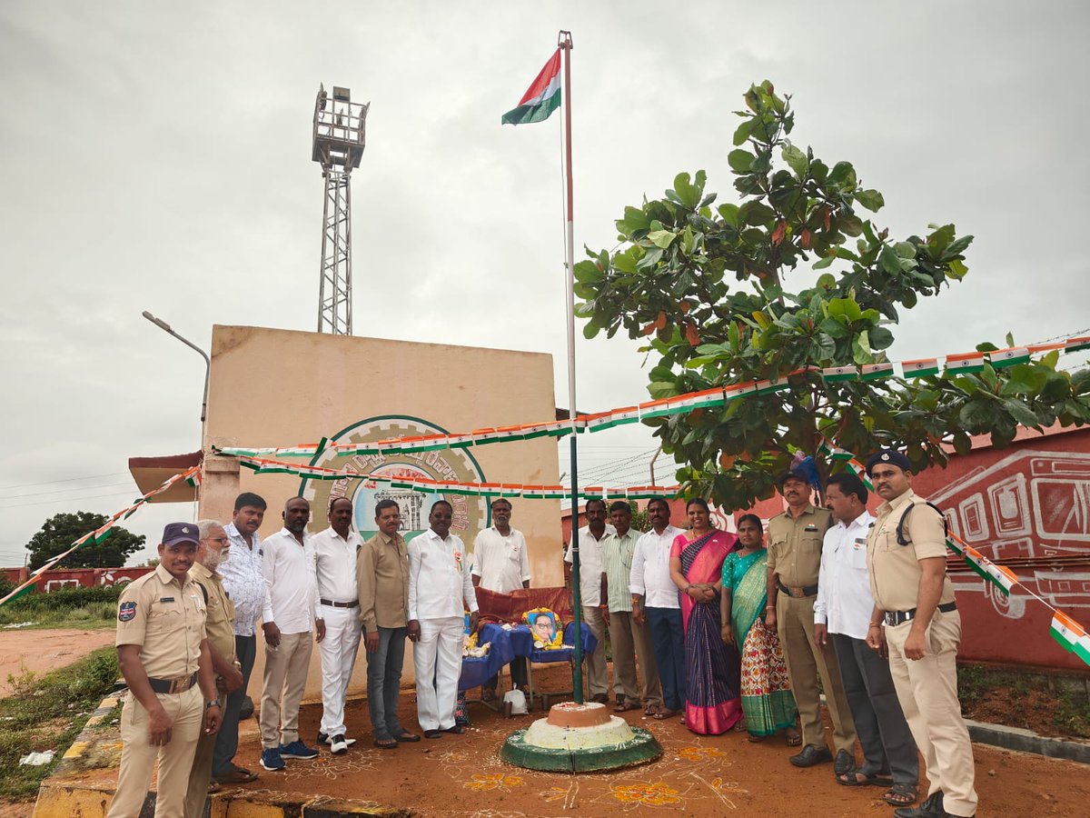 dmnrpt_tgsrtc's tweet image. TGSRTC family wishes you all a Happy Independence Day!

Let’s celebrate the spirit of freedom and the pride of our nation. 
May our journey towards progress and unity continue
