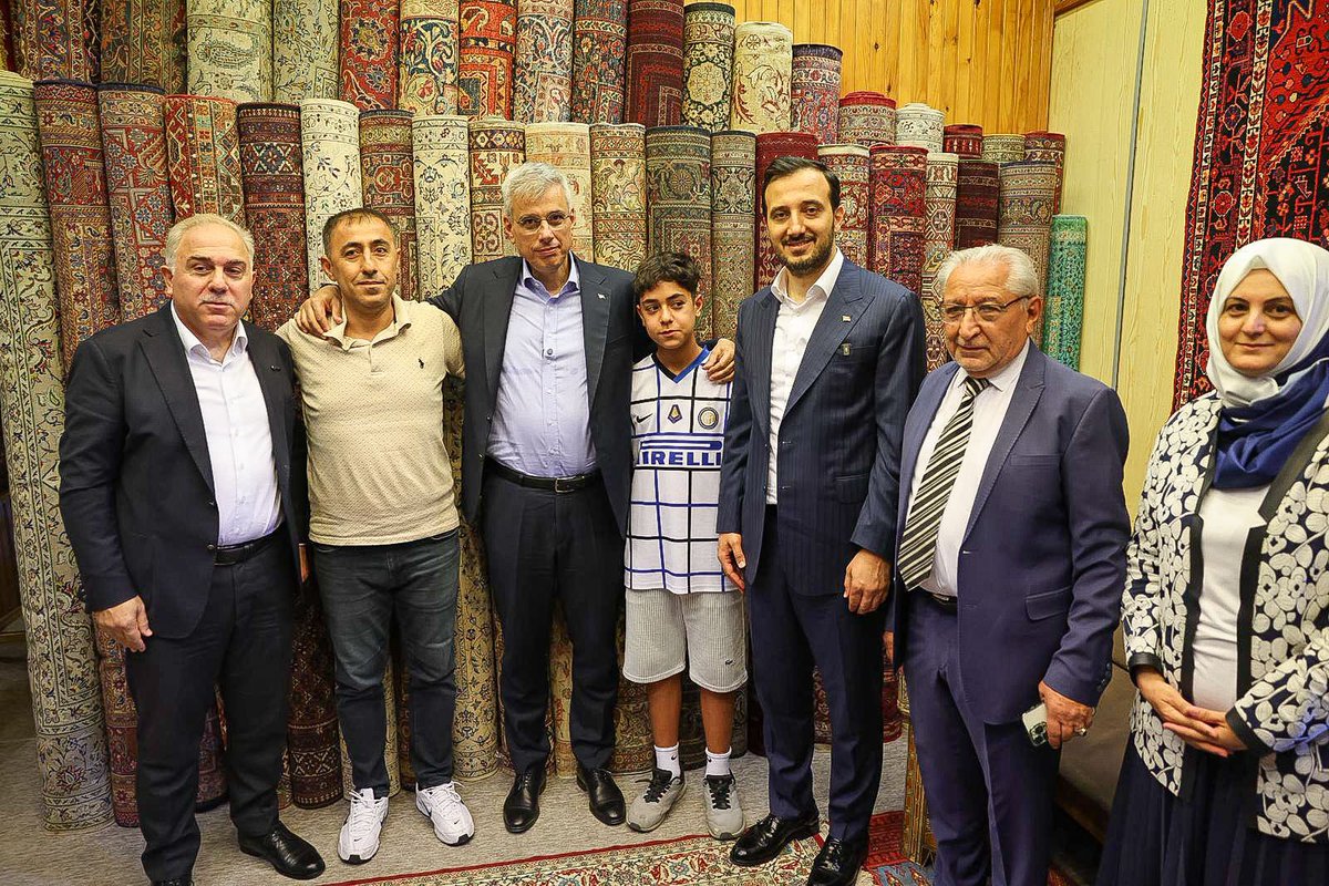Abdullah Özdemir (@abdullahozdemir) on Twitter photo Sağlık Bakanımız Sn. <a href="/drmemisoglu/">Prof. Dr. Kemal Memişoğlu</a> ile cuma namazının ardından Sultanahmet esnafımızı ziyaret ettik. Gündüz nüfusu ile İstanbul'un en yoğun destinasyonu olan tarihi yarımada Fatih; hem yerli hem de yabancı turistlerin listesinde önemli bir nokta. Sağlık Bakanımız Sn. <a href="/drmemisoglu/">Prof. Dr. Kemal Memişoğlu</a> ile cuma namazının ardından Sultanahmet esnafımızı ziyaret ettik. Gündüz nüfusu ile İstanbul'un en yoğun destinasyonu olan tarihi yarımada Fatih; hem yerli hem de yabancı turistlerin listesinde önemli bir nokta.