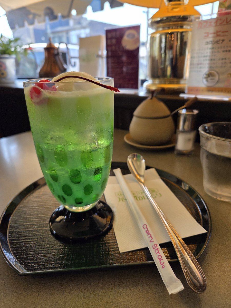 お盆休みに入りましたが、少し忙しいです。
今日の午後は、パイプの煙さんで、ちょっと一休み。
美味しくて、ホッと出来ました。帰省中の若い方たちの話し声も聞こえてきました。
さあ、明日は又仕事の準備にかかりましょうか。